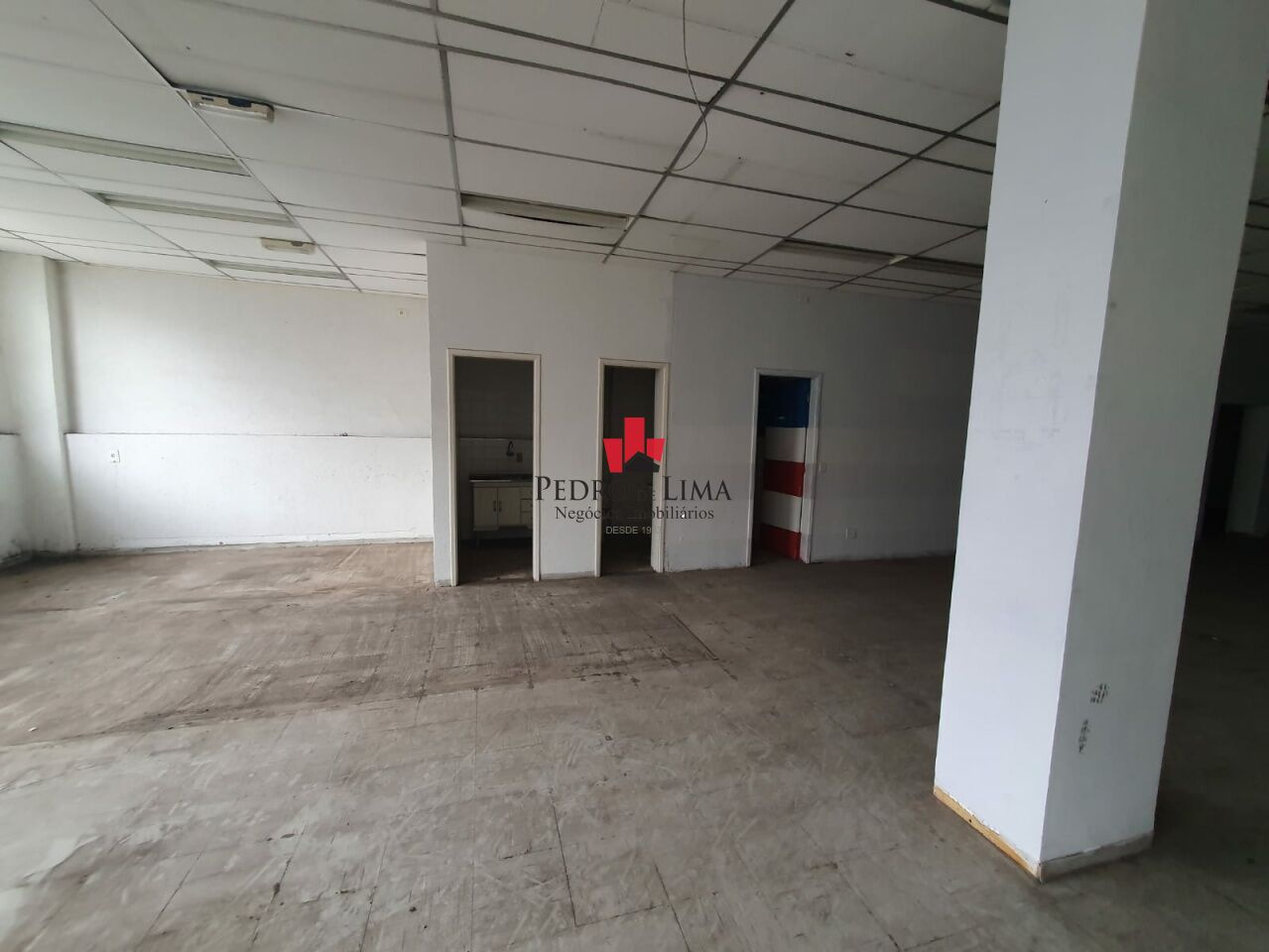 Prédio comercial com 1.100 m² de área útil na Praça Dr. Sampaio Vidal - Vila Formosa
