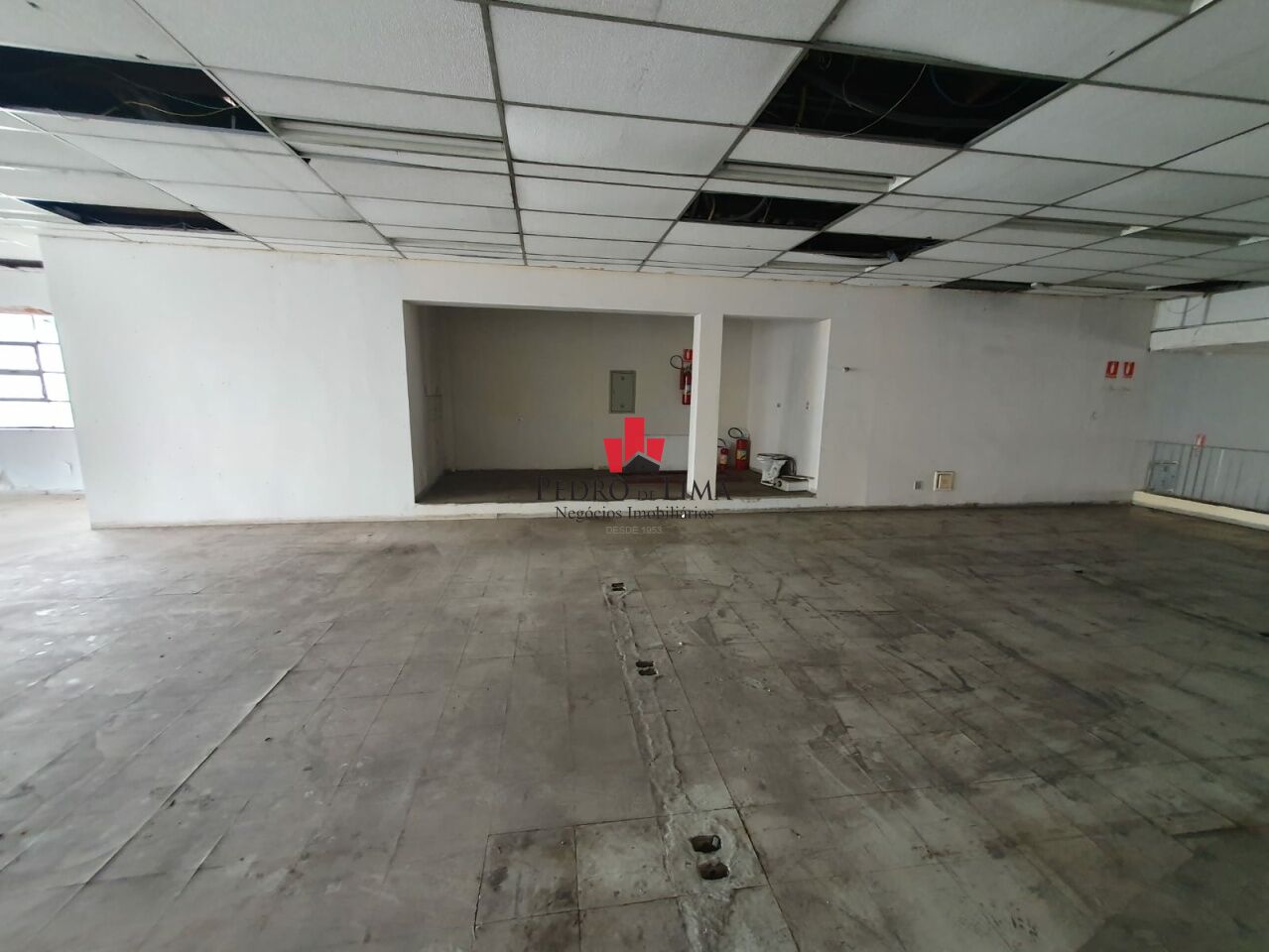 Prédio comercial com 1.100 m² de área útil na Praça Dr. Sampaio Vidal - Vila Formosa