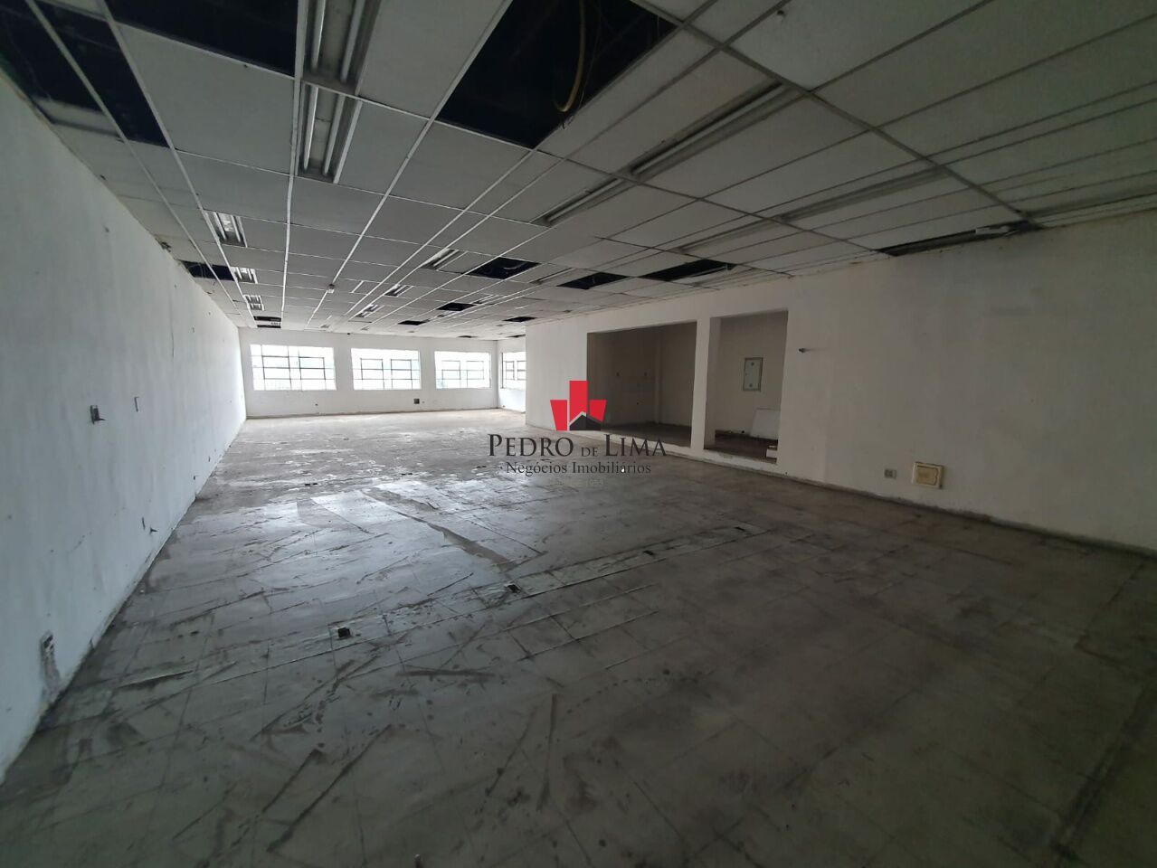 Prédio comercial com 1.100 m² de área útil na Praça Dr. Sampaio Vidal - Vila Formosa