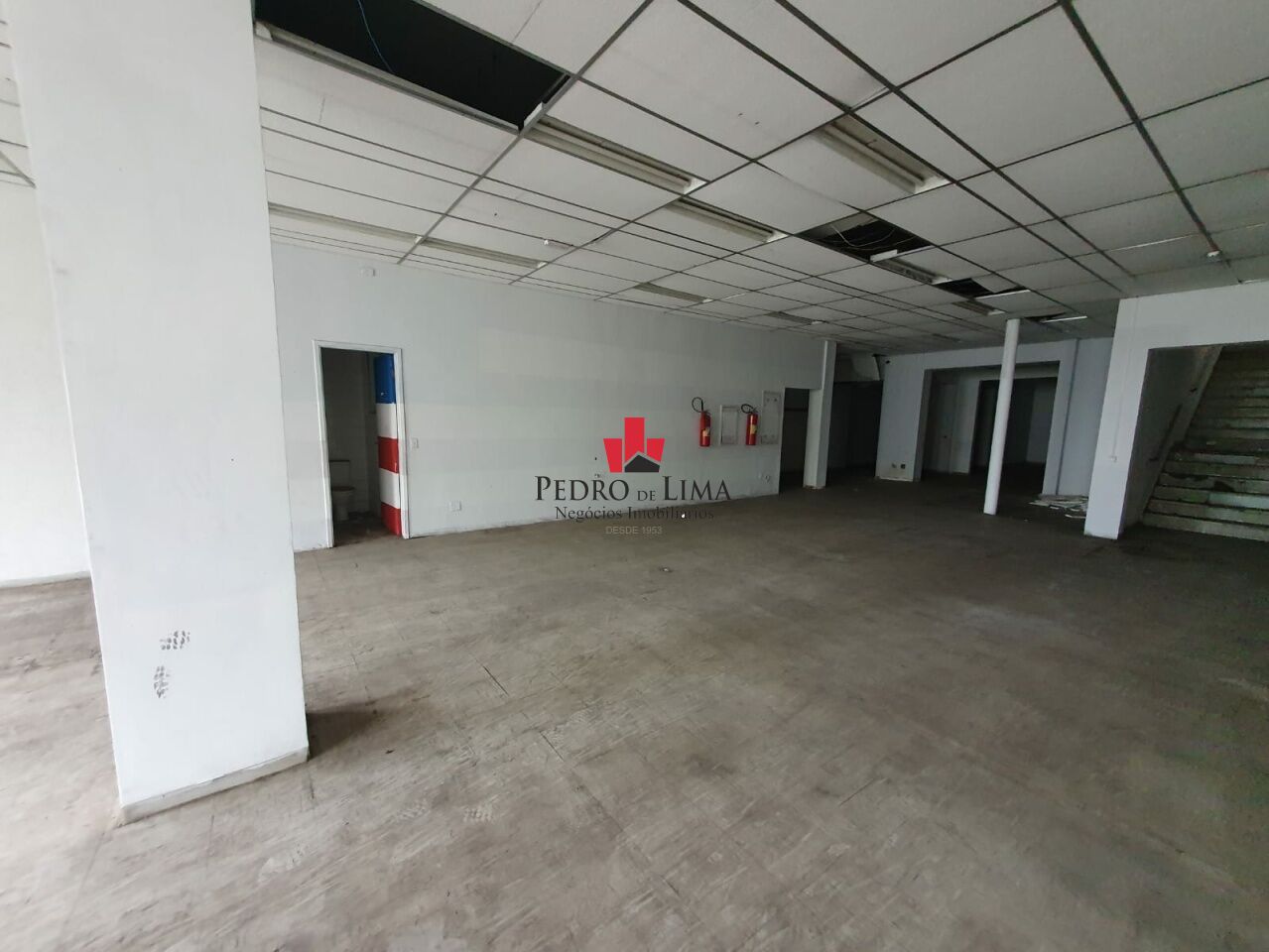 Prédio comercial com 1.100 m² de área útil na Praça Dr. Sampaio Vidal - Vila Formosa