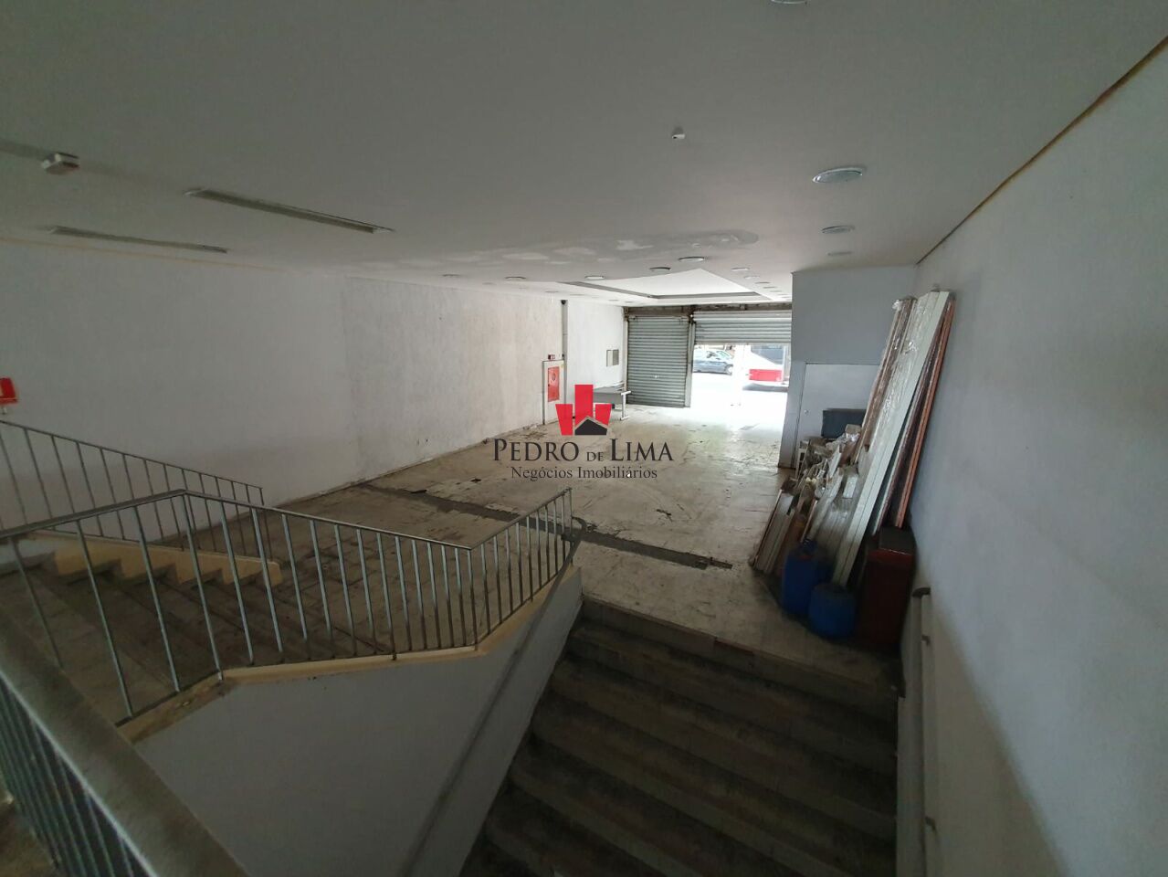 Prédio comercial com 1.100 m² de área útil na Praça Dr. Sampaio Vidal - Vila Formosa