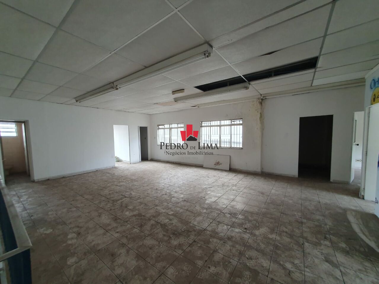 Prédio comercial com 1.100 m² de área útil na Praça Dr. Sampaio Vidal - Vila Formosa
