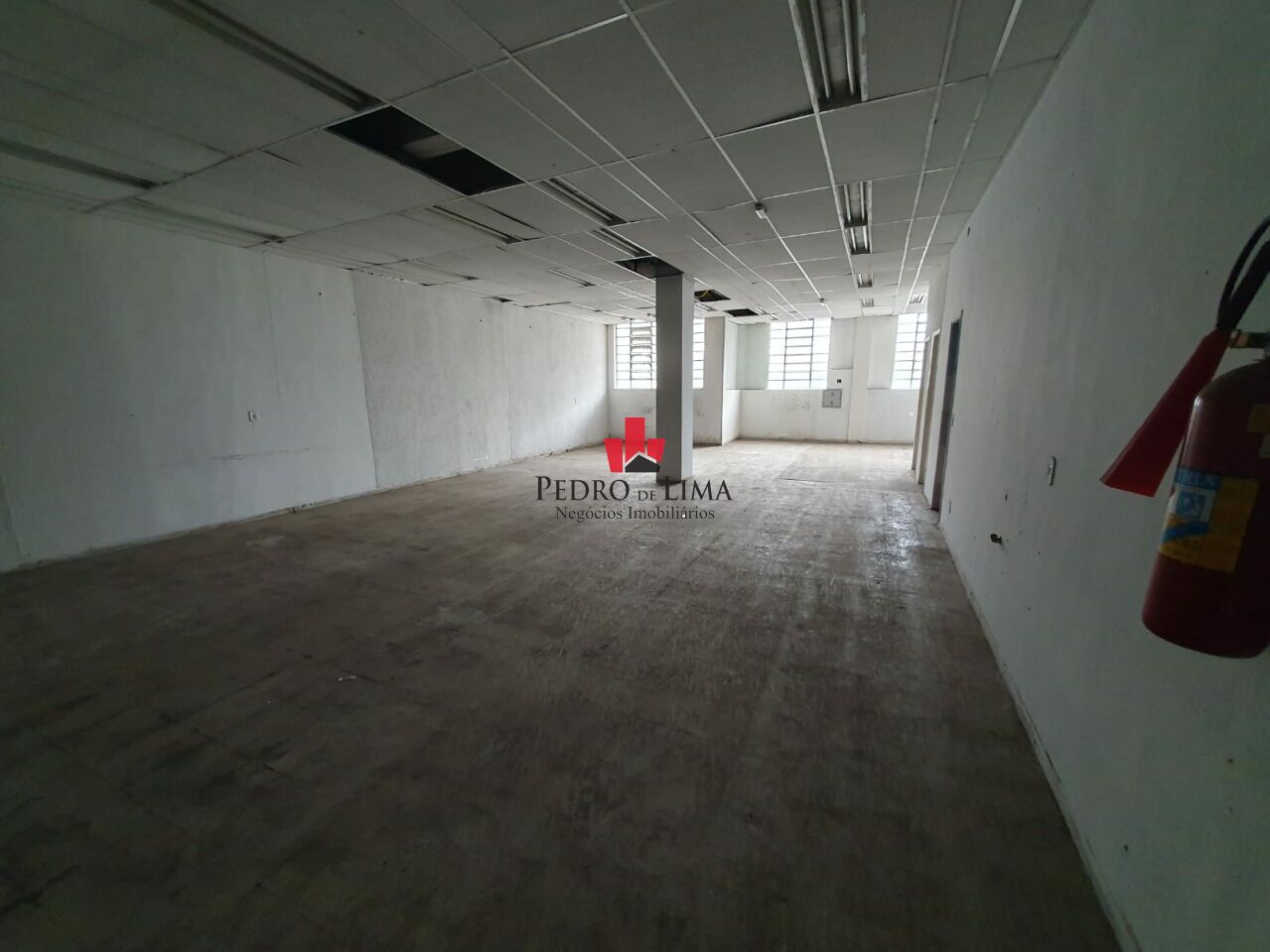 Prédio comercial com 1.100 m² de área útil na Praça Dr. Sampaio Vidal - Vila Formosa
