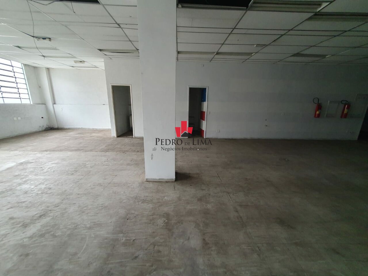 Prédio comercial com 1.100 m² de área útil na Praça Dr. Sampaio Vidal - Vila Formosa