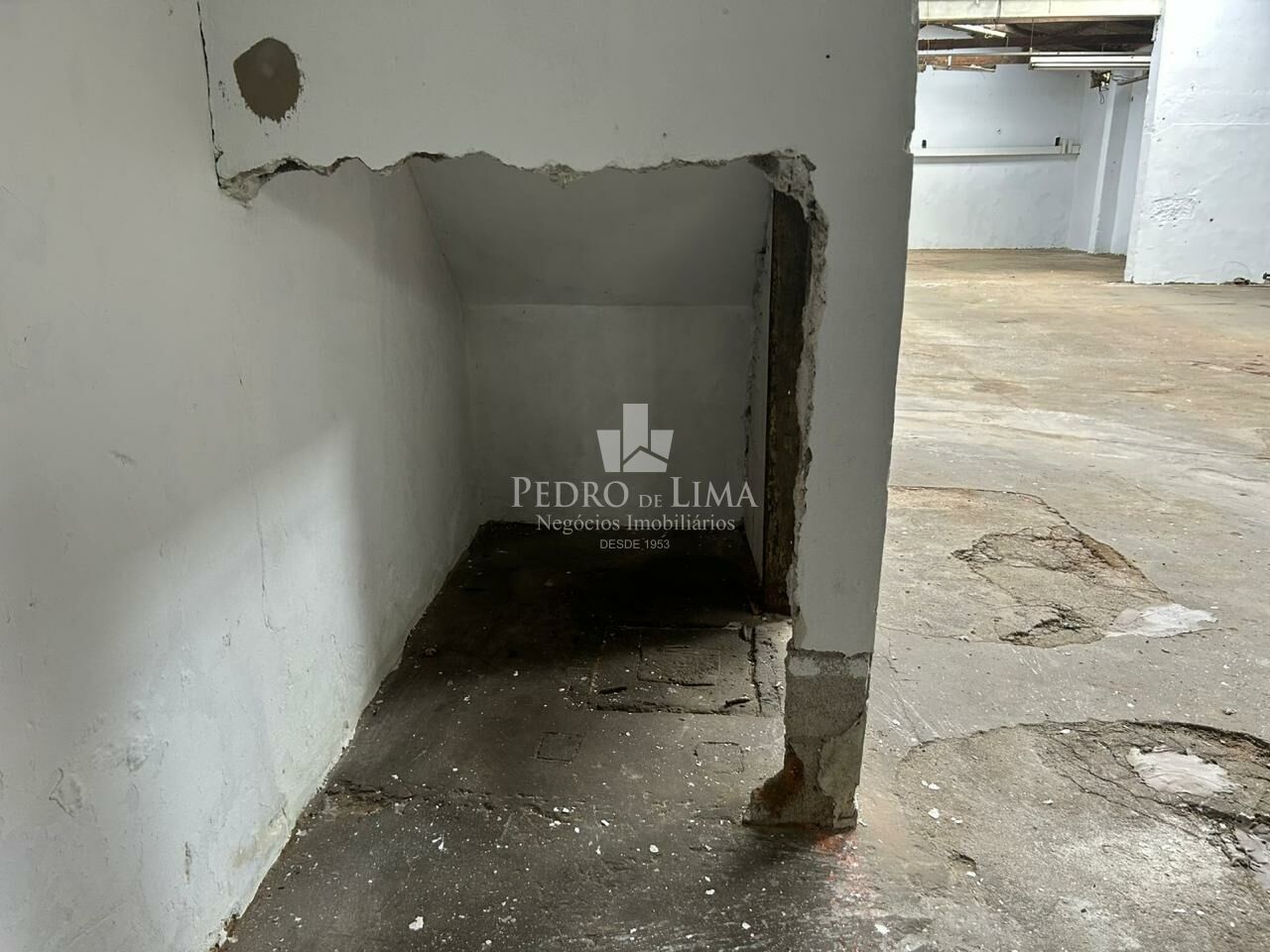 Galpão de 600 m² com energia trifásica