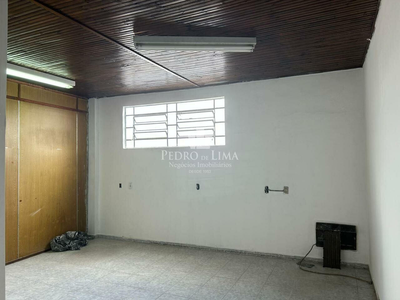 Galpão de 600 m² com energia trifásica