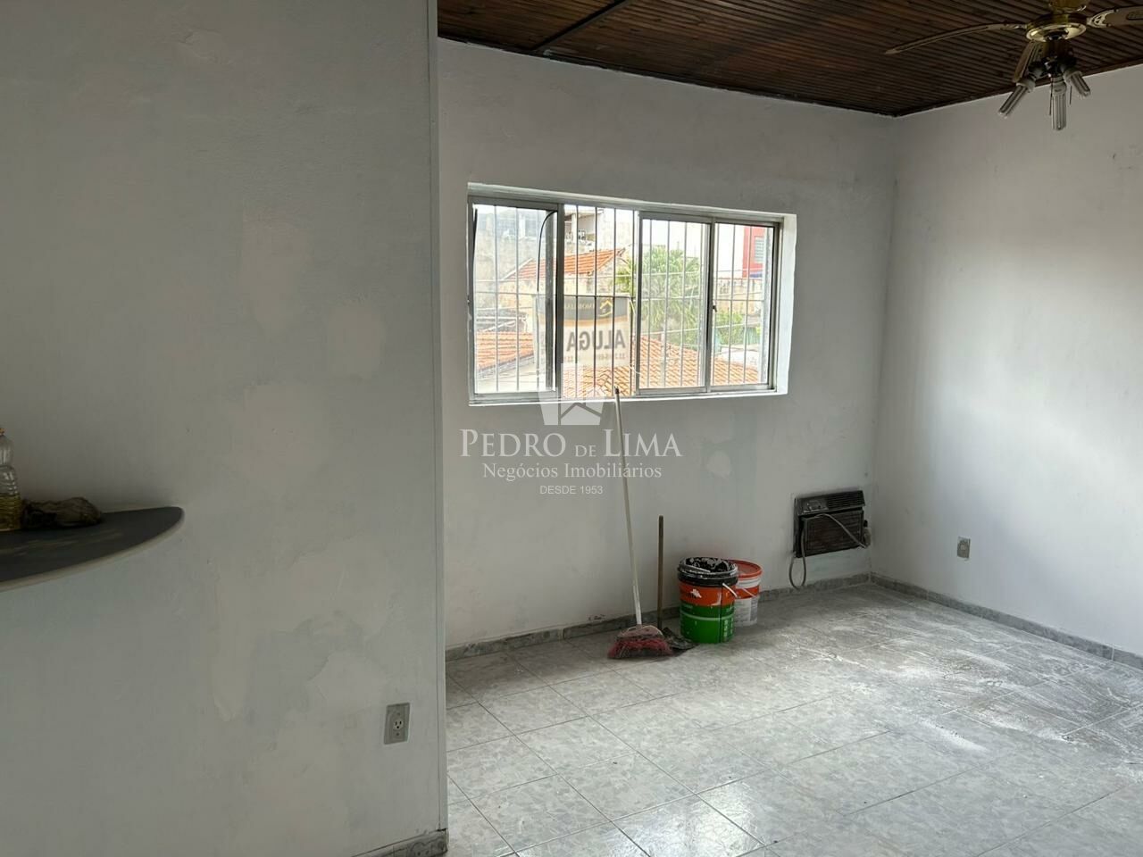 Galpão de 600 m² com energia trifásica