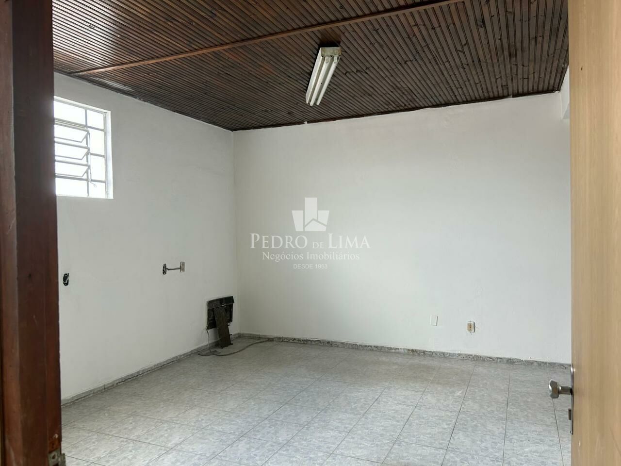 Galpão de 600 m² com energia trifásica