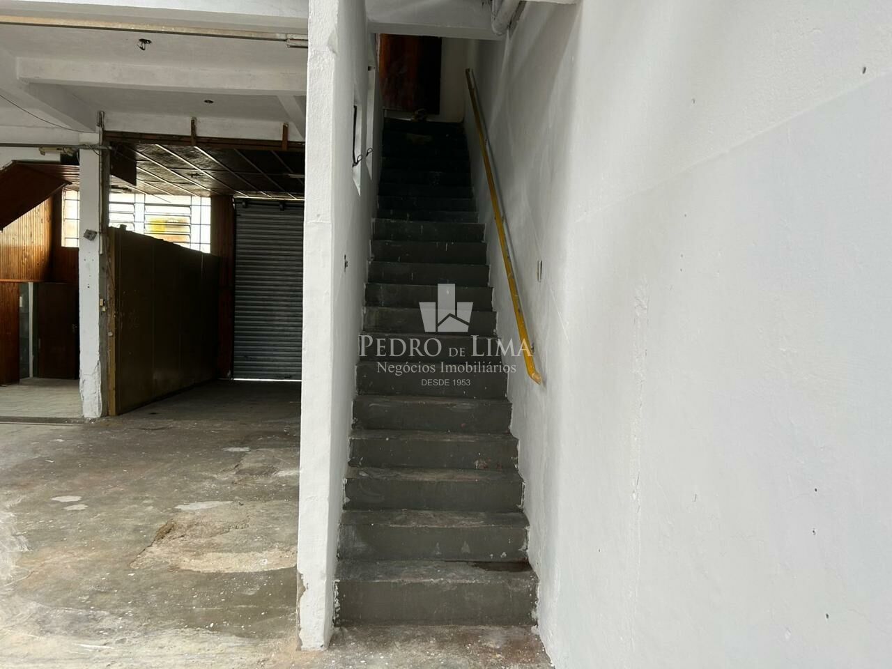 Galpão de 600 m² com energia trifásica
