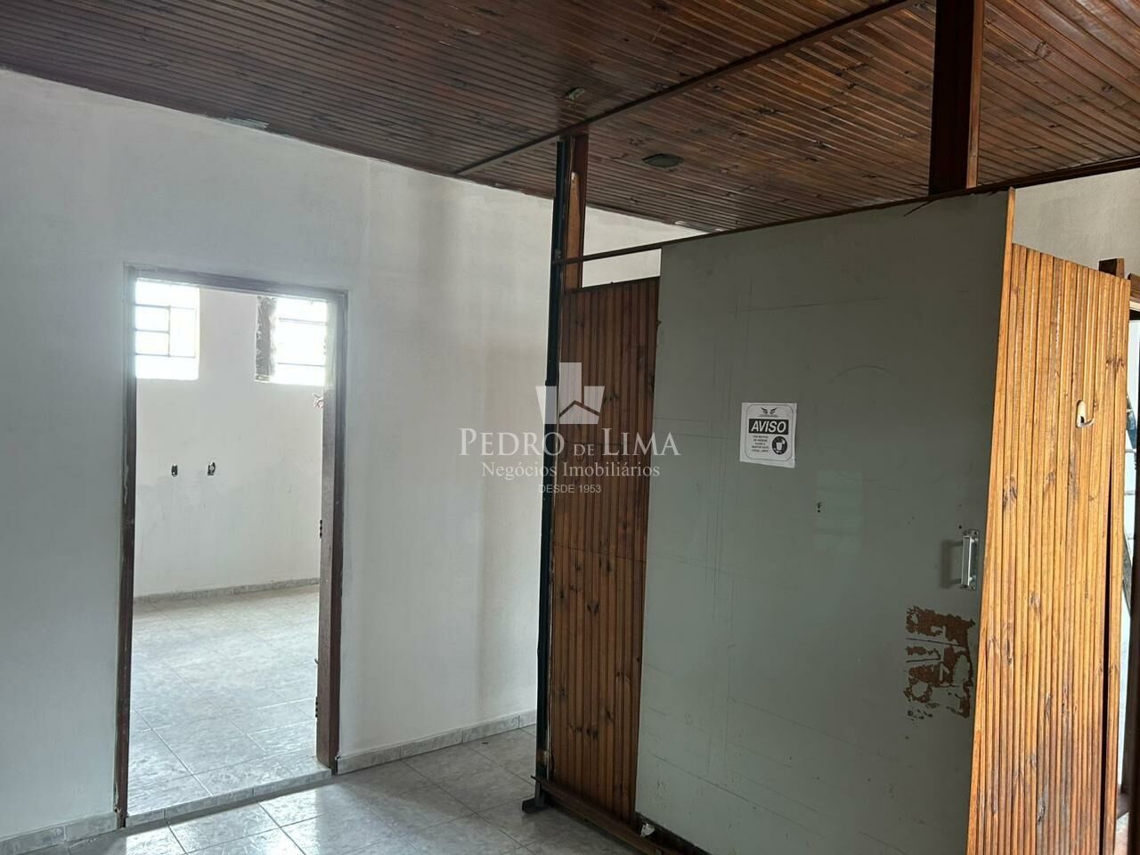 Galpão de 600 m² com energia trifásica