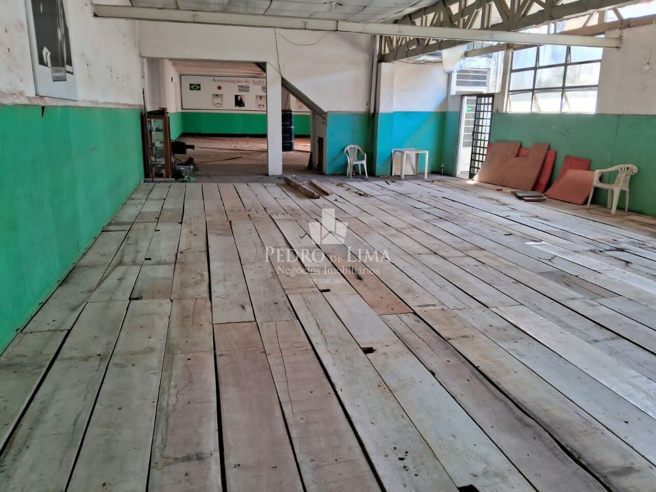 Galpão comercial na Penha com 500m² 