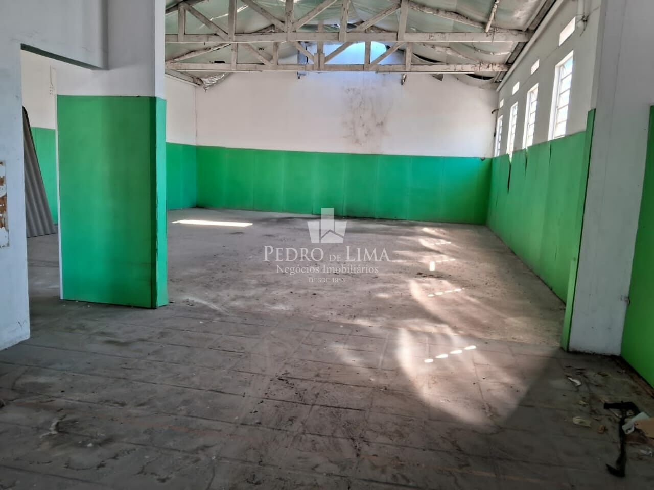 Galpão comercial na Penha com 500m² 