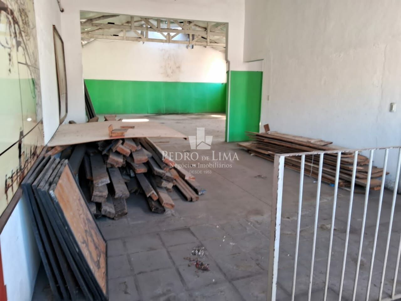 Galpão comercial na Penha com 500m² 