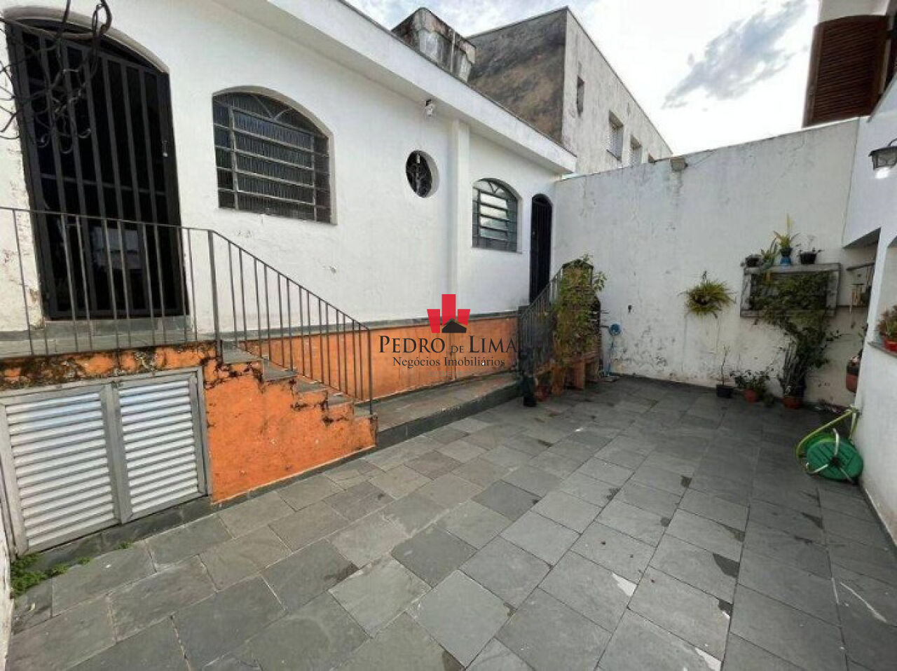 Sobrado na Mooca com 2 dormitórios (1 suíte), edícula, churrasqueira e 2 vagas de garagem