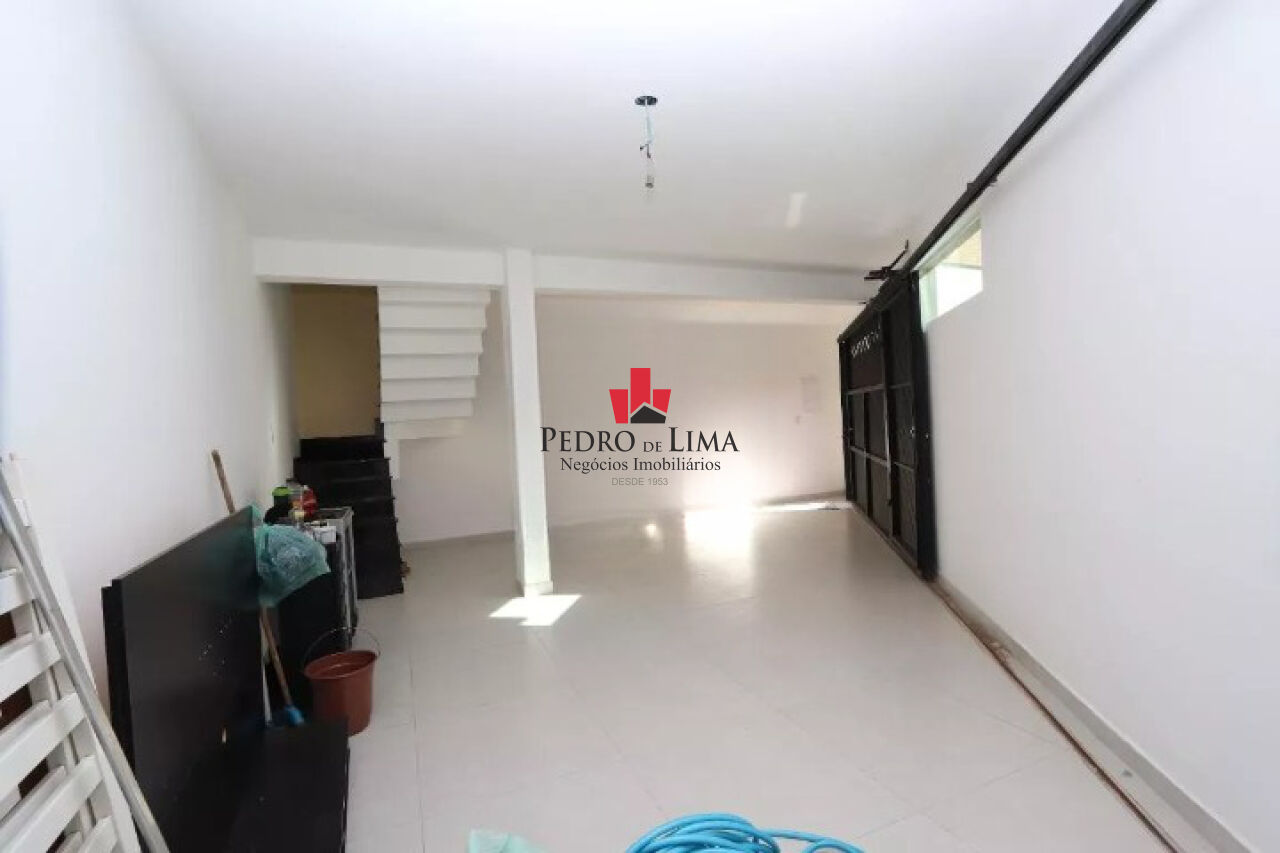 Casa na Vila Formosa com 2 quartos suítes e 5 vagas de garagem