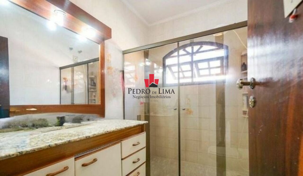 Sobrado 210m² no Jardim Avelino, 3 dormitórios, 1 suíte e 4 vagas de garagem 