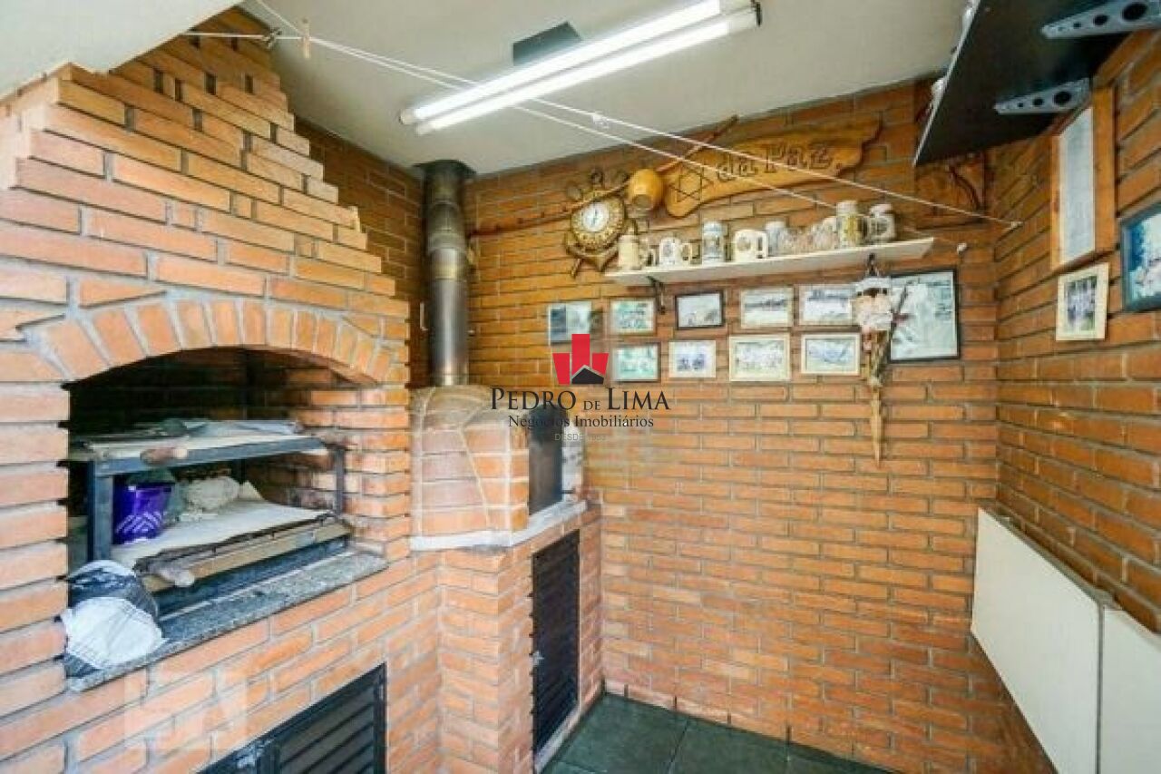 Sobrado 210m² no Jardim Avelino, 3 dormitórios, 1 suíte e 4 vagas de garagem 