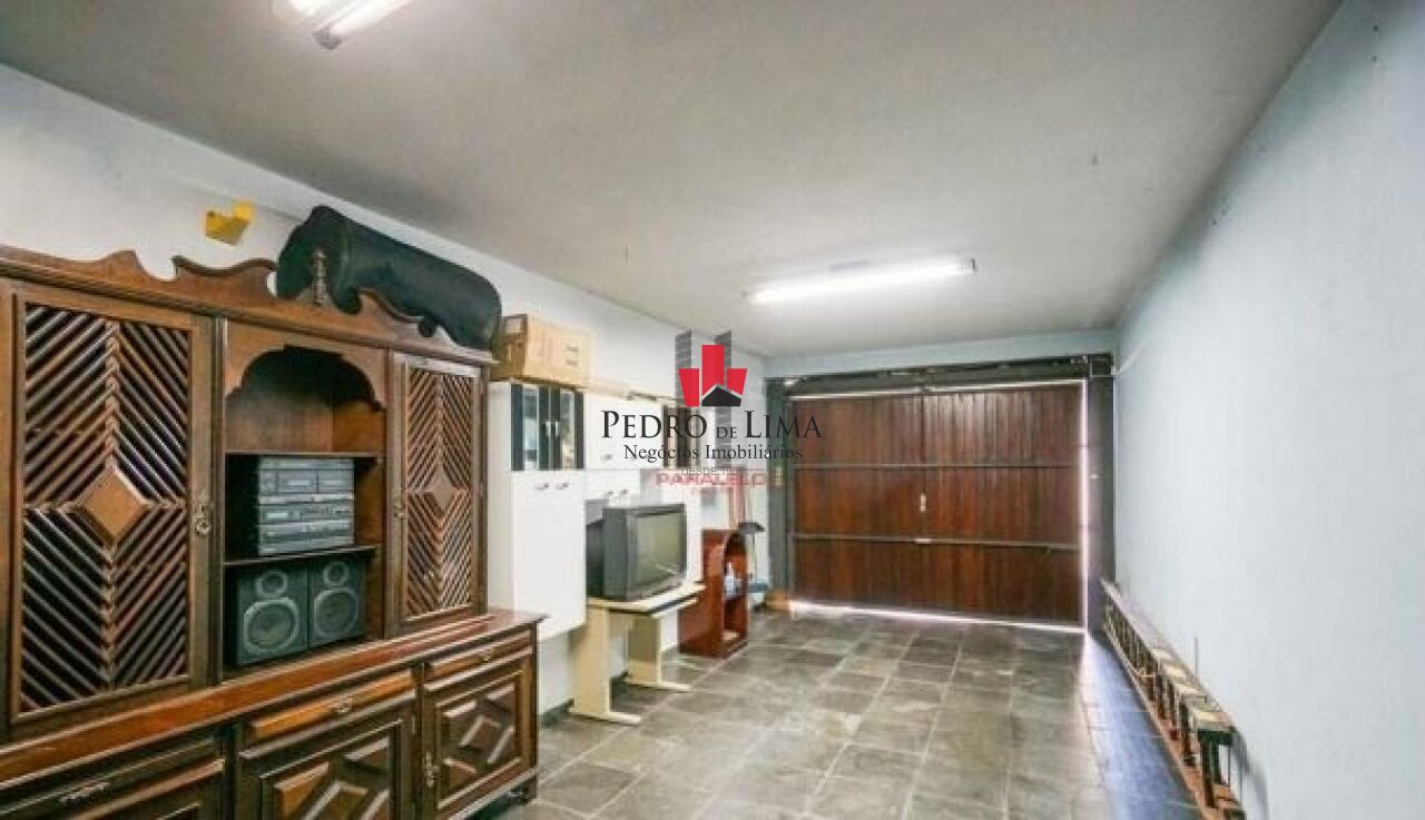 Sobrado 210m² no Jardim Avelino, 3 dormitórios, 1 suíte e 4 vagas de garagem 
