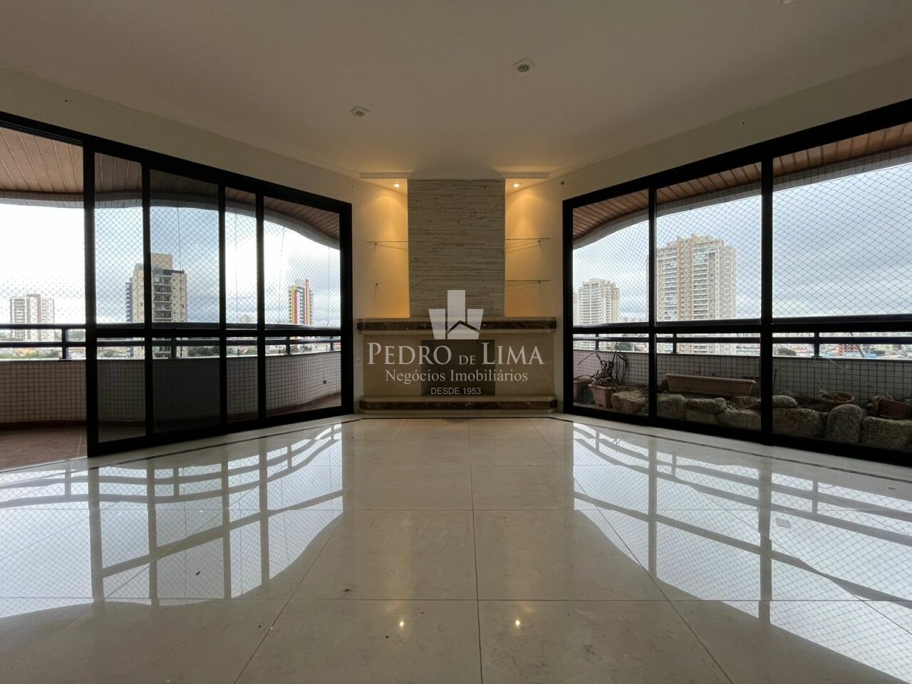 Apartamento 4 quartos, 4 vagas, Vila Carrão. Condomínio Monte Carlo