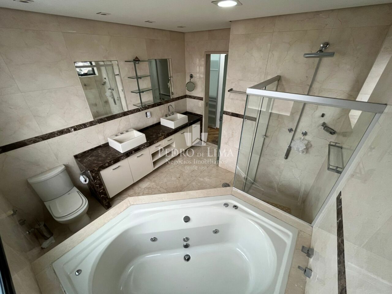 Apartamento 4 quartos, 4 vagas, Vila Carrão. Condomínio Monte Carlo