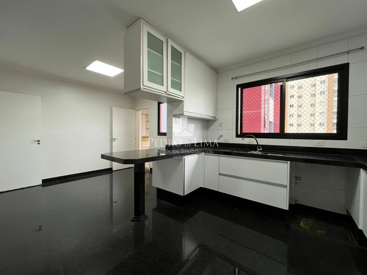 Apartamento 4 quartos, 4 vagas, Vila Carrão. Condomínio Monte Carlo