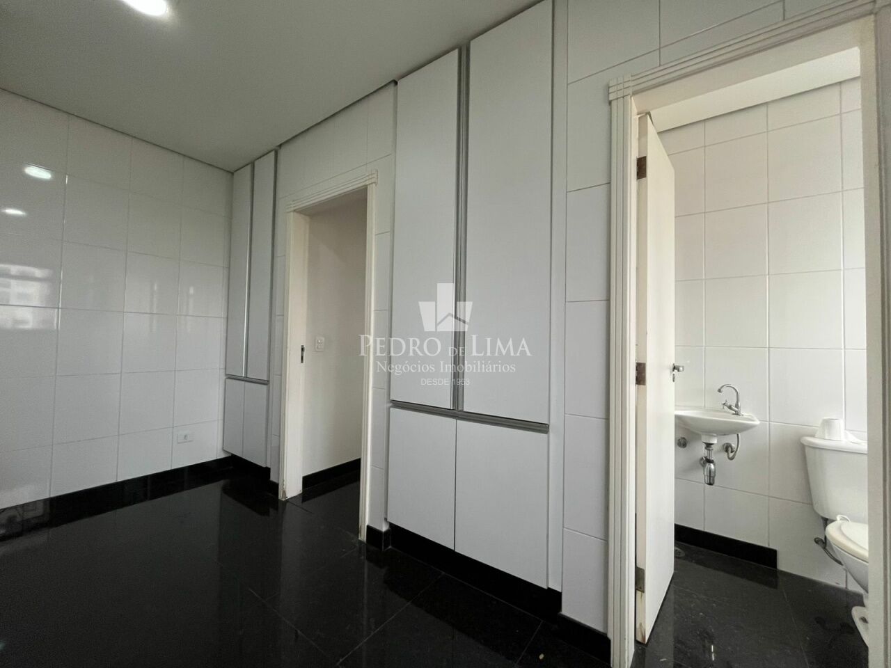 Apartamento 4 quartos, 4 vagas, Vila Carrão. Condomínio Monte Carlo