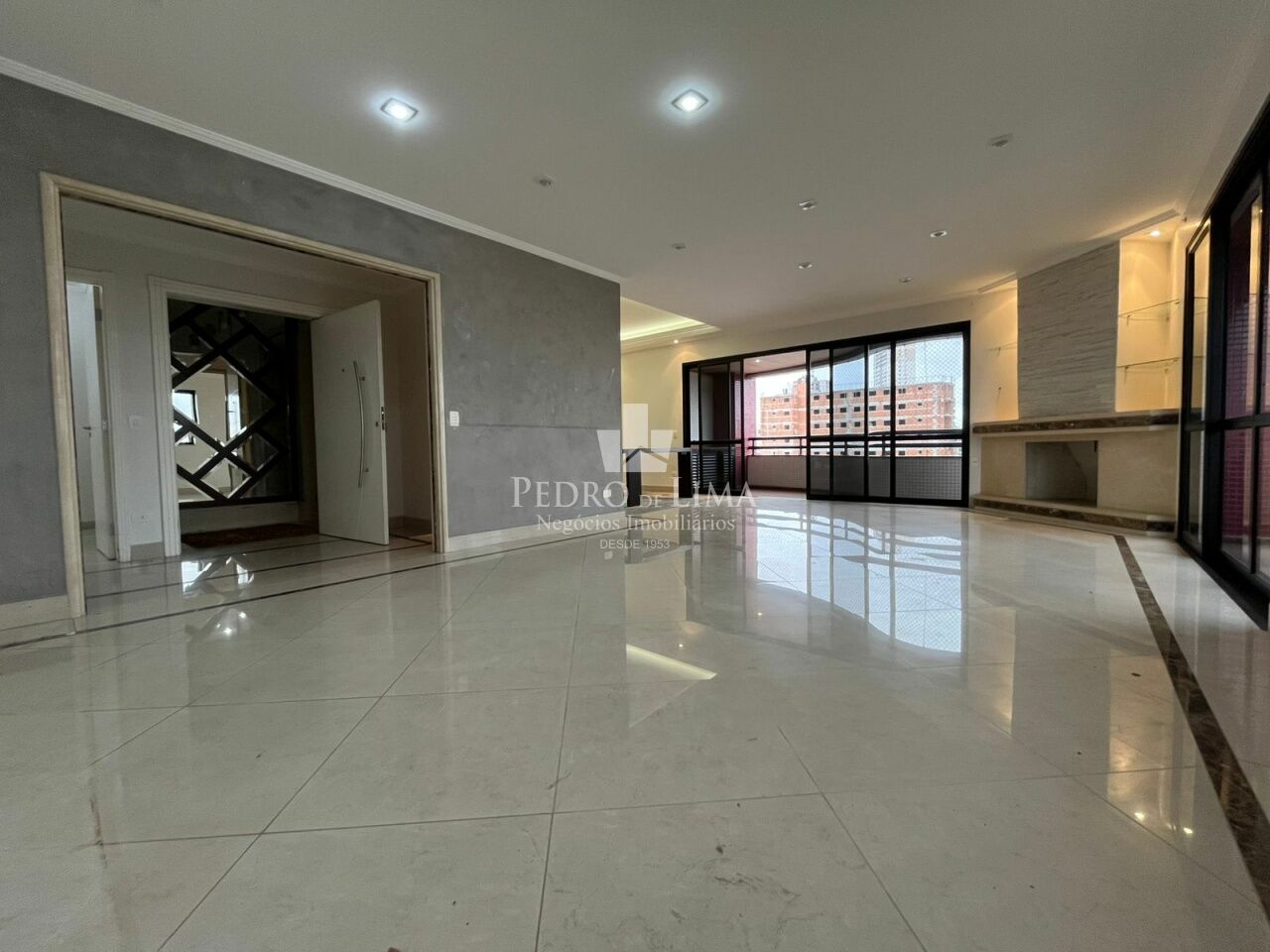 Apartamento 4 quartos, 4 vagas, Vila Carrão. Condomínio Monte Carlo