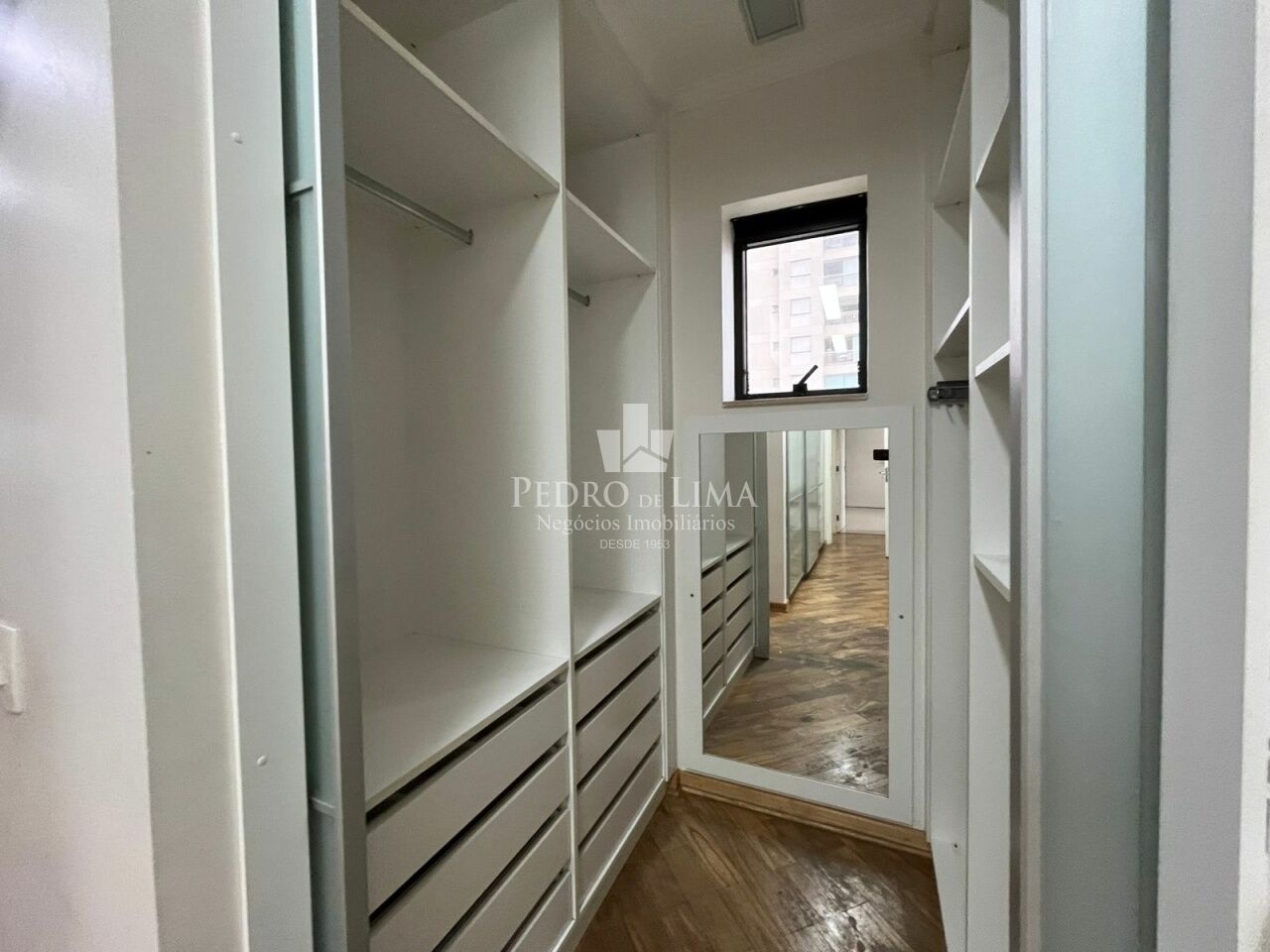 Apartamento 4 quartos, 4 vagas, Vila Carrão. Condomínio Monte Carlo