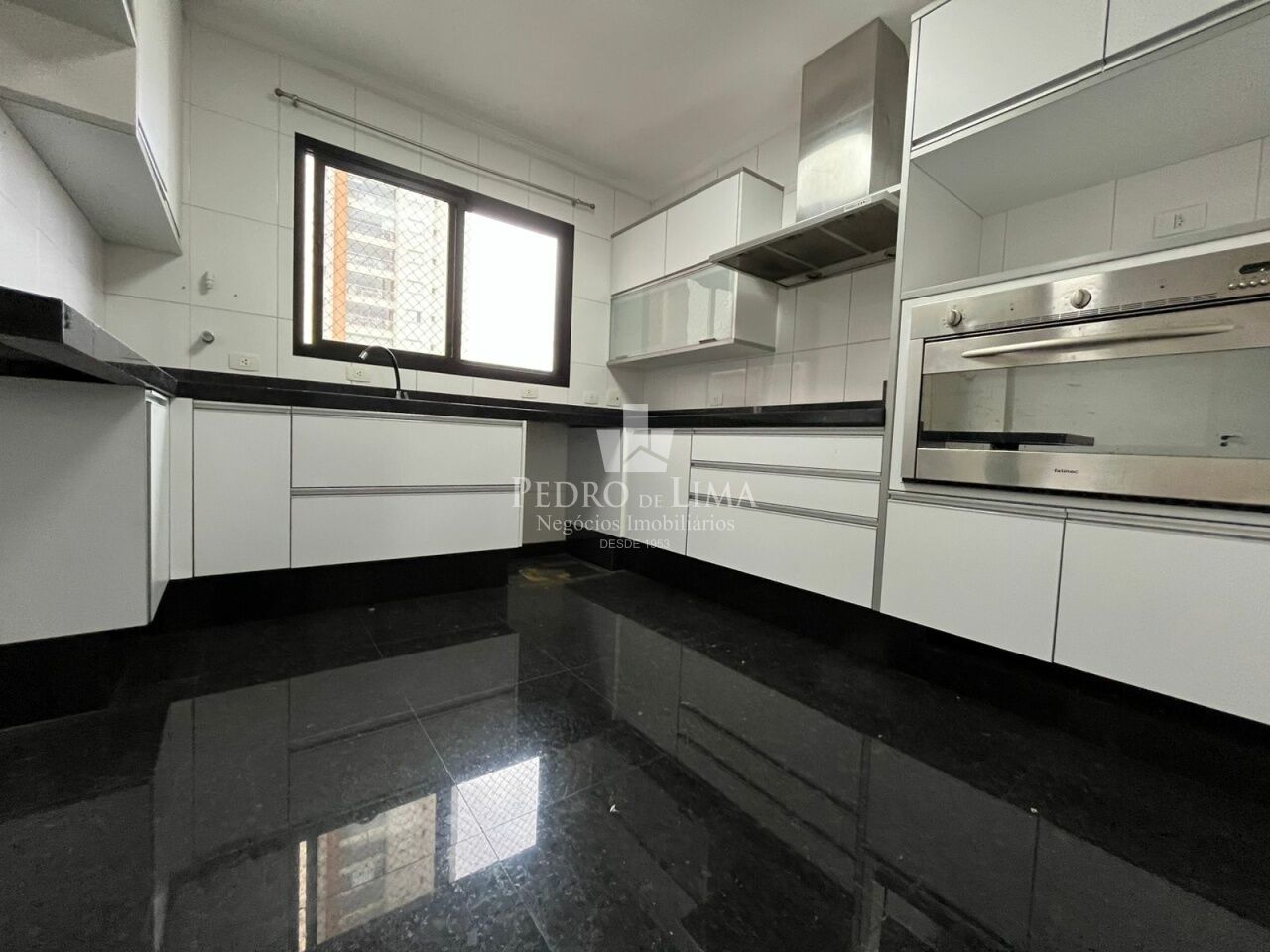 Apartamento 4 quartos, 4 vagas, Vila Carrão. Condomínio Monte Carlo
