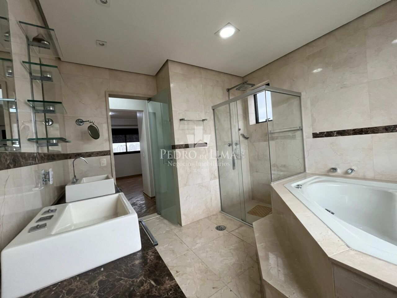 Apartamento 4 quartos, 4 vagas, Vila Carrão. Condomínio Monte Carlo