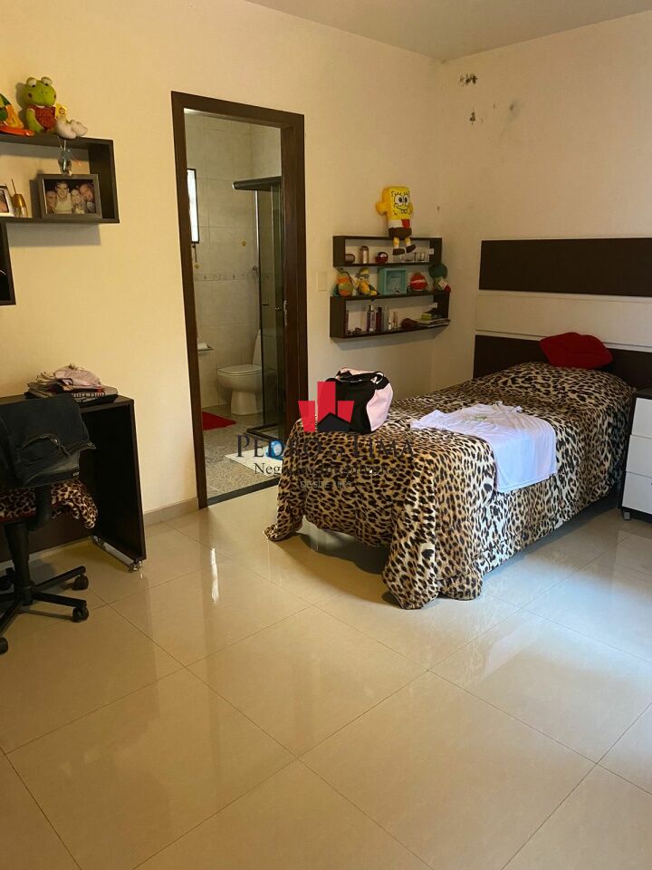 Sobrado 4 suítes, 620m², 6 vagas no Anália Franco