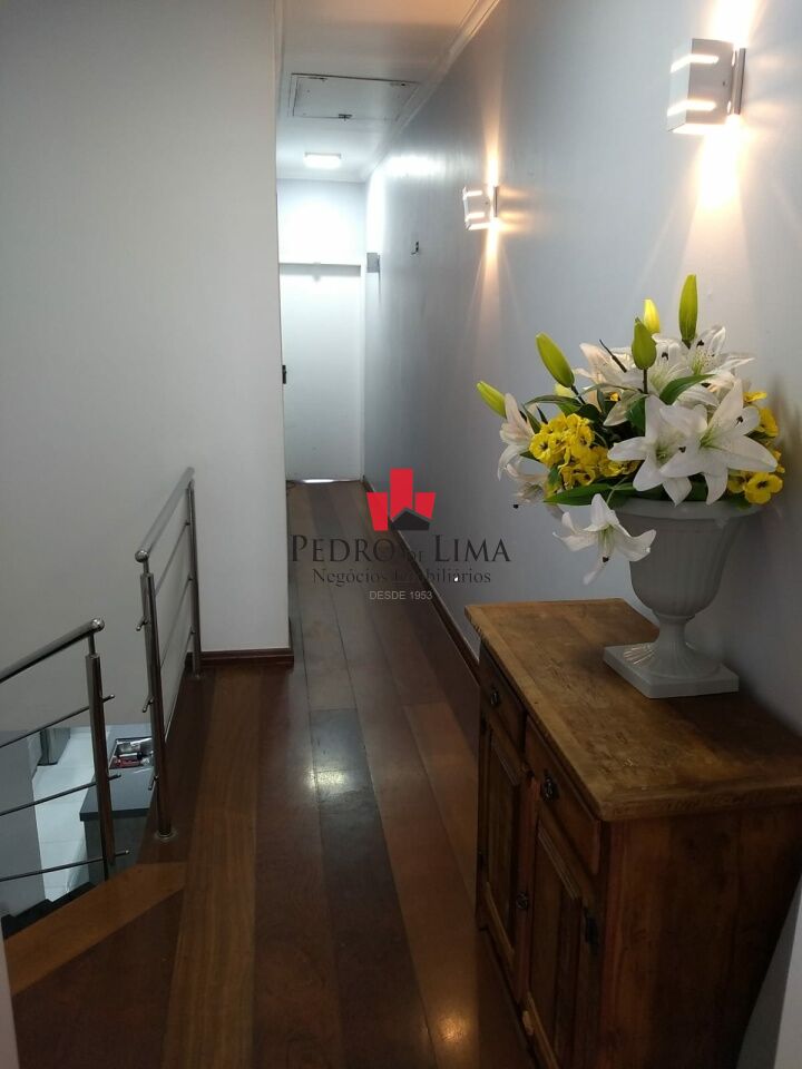 Casa na Vila Alpina com 3 quartos (1 suíte), área gourmet e 2 vagas de garagem