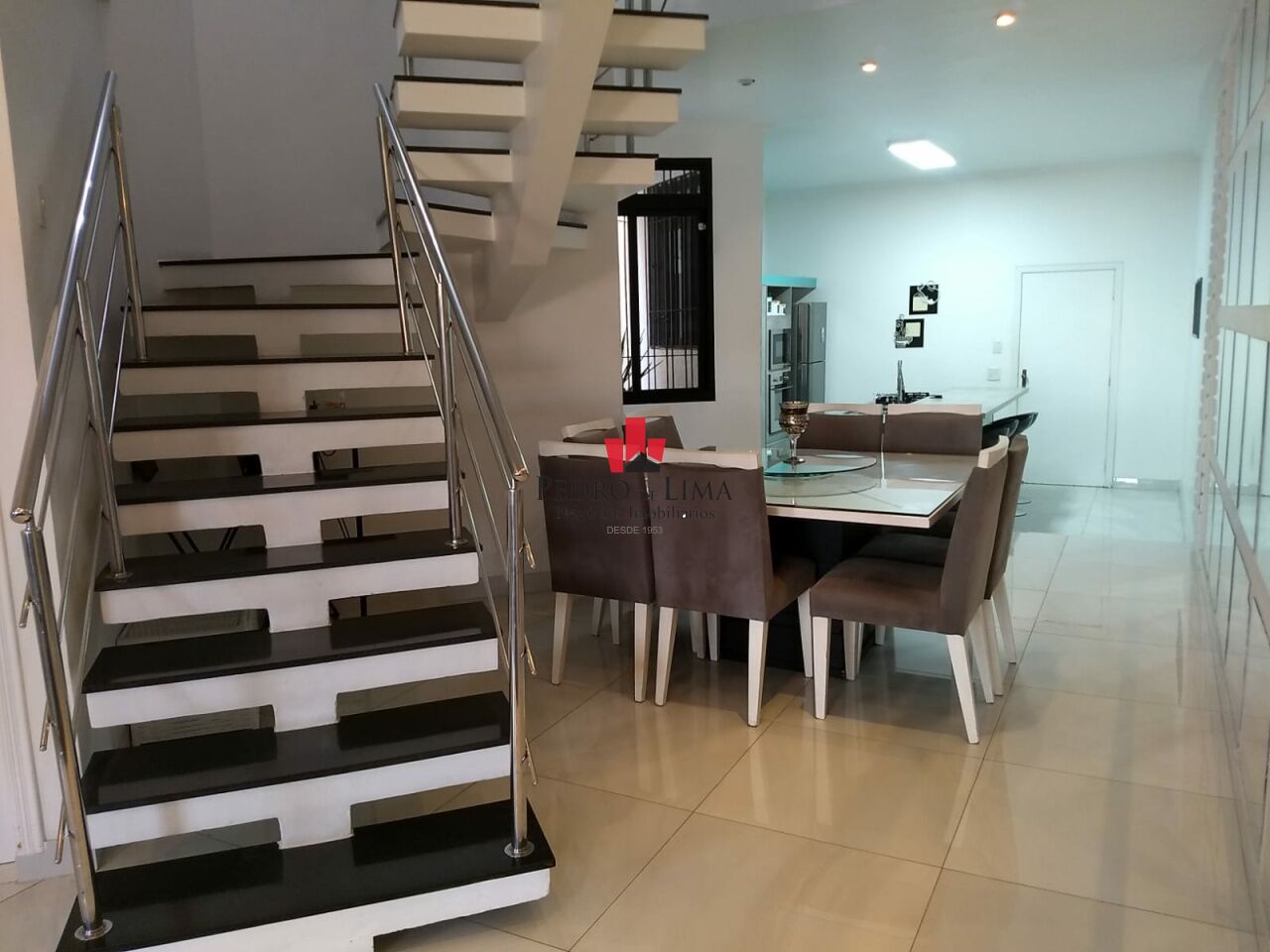 Casa na Vila Alpina com 3 quartos (1 suíte), área gourmet e 2 vagas de garagem