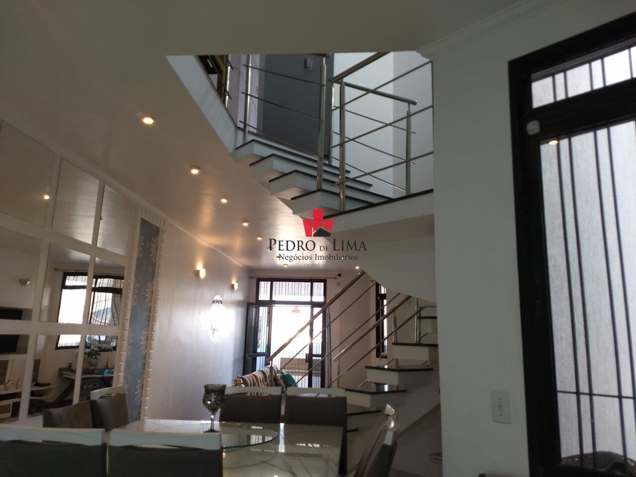 Casa na Vila Alpina com 3 quartos (1 suíte), área gourmet e 2 vagas de garagem