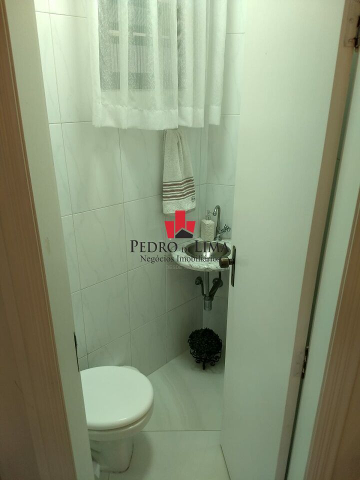 Casa na Vila Alpina com 3 quartos (1 suíte), área gourmet e 2 vagas de garagem