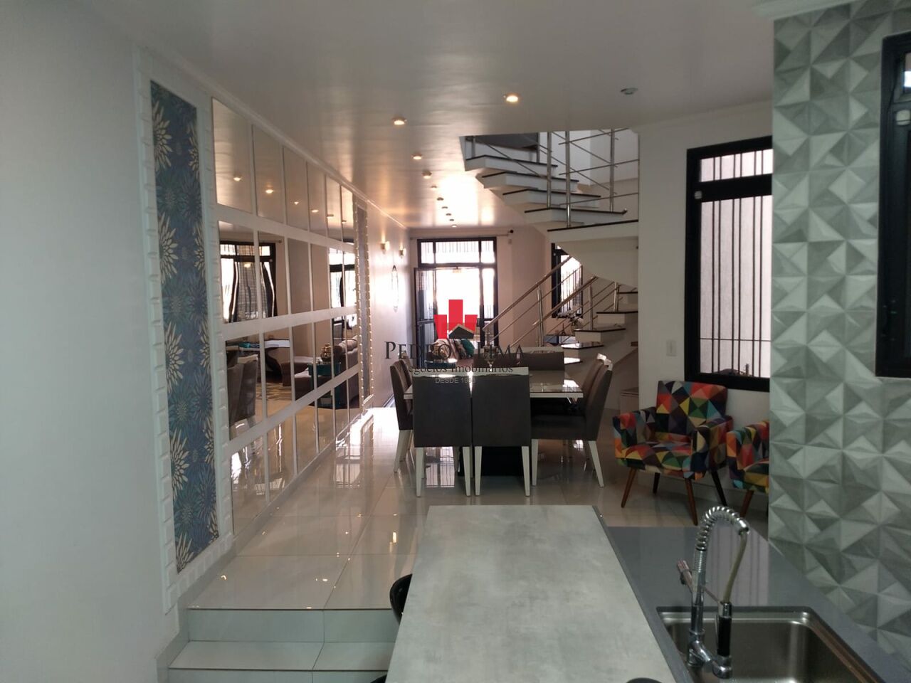 Casa na Vila Alpina com 3 quartos (1 suíte), área gourmet e 2 vagas de garagem
