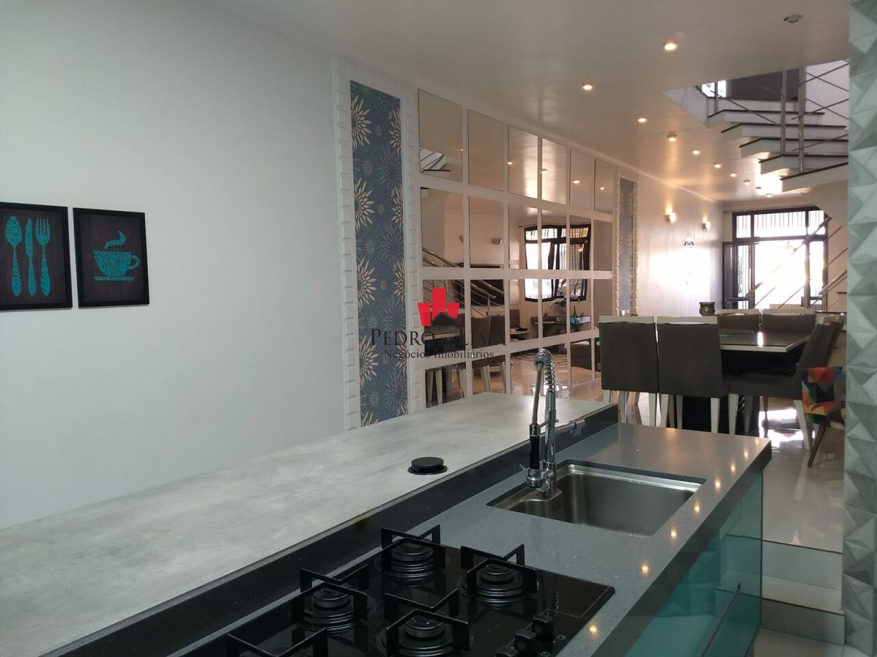 Casa na Vila Alpina com 3 quartos (1 suíte), área gourmet e 2 vagas de garagem