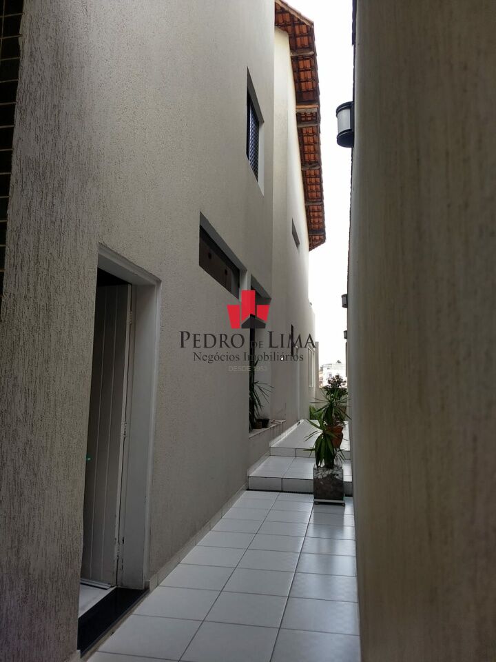 Casa na Vila Alpina com 3 quartos (1 suíte), área gourmet e 2 vagas de garagem