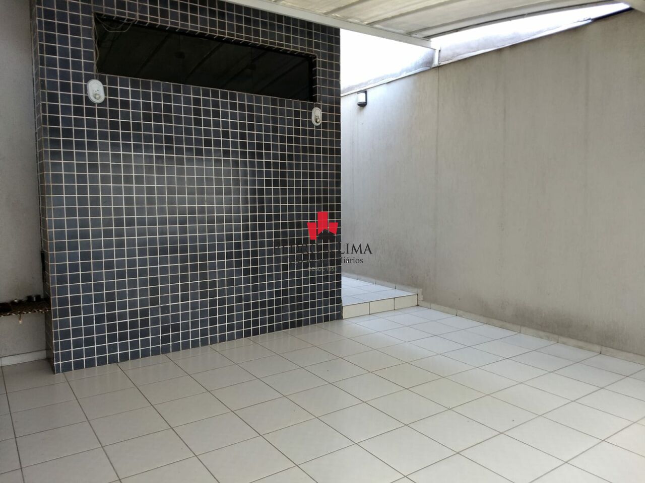 Casa na Vila Alpina com 3 quartos (1 suíte), área gourmet e 2 vagas de garagem