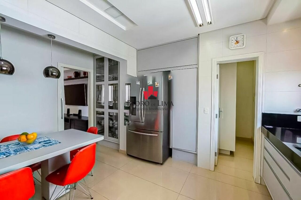 Apartamento no Tatuapé, 257m²  - 4 suítes e 4 vagas Condomínio San Remo