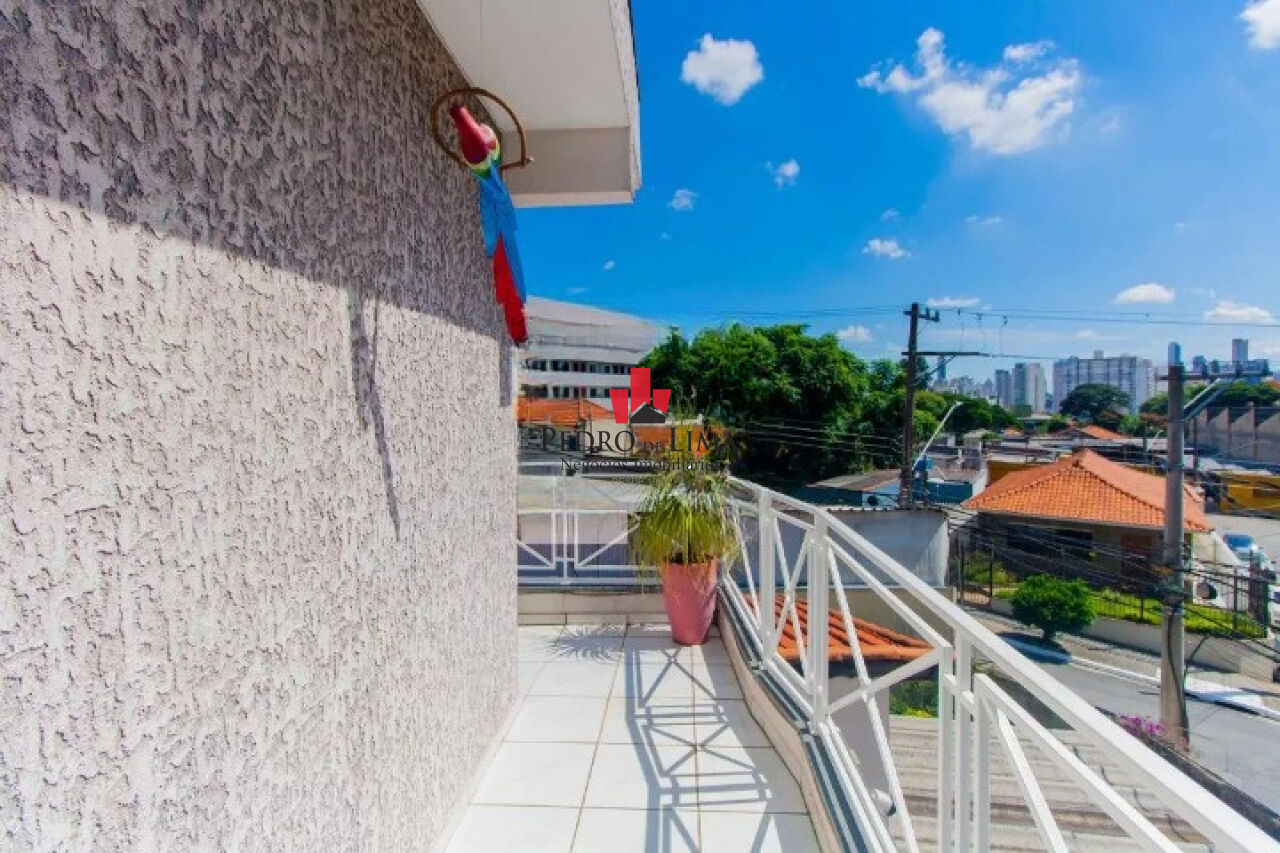 Sobrado na Vila Diva com 5 dormitórios (3 suítes), quintal com piscina e 5 vagas 