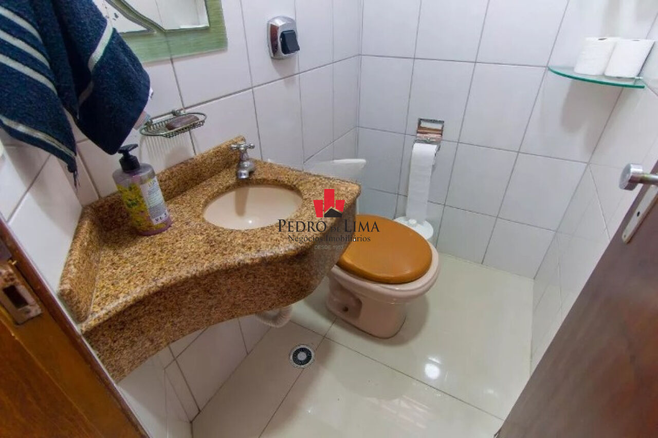 Sobrado na Vila Diva com 5 dormitórios (3 suítes), quintal com piscina e 5 vagas 