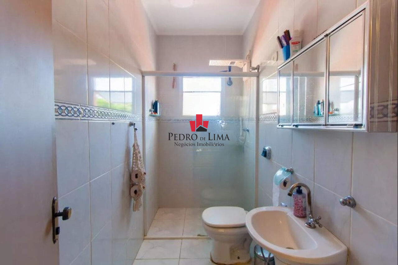 Sobrado na Vila Diva com 5 dormitórios (3 suítes), quintal com piscina e 5 vagas 