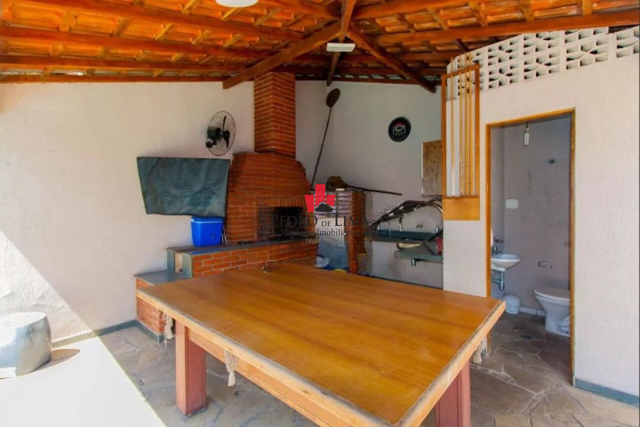 Sobrado na Vila Diva com 5 dormitórios (3 suítes), quintal com piscina e 5 vagas 