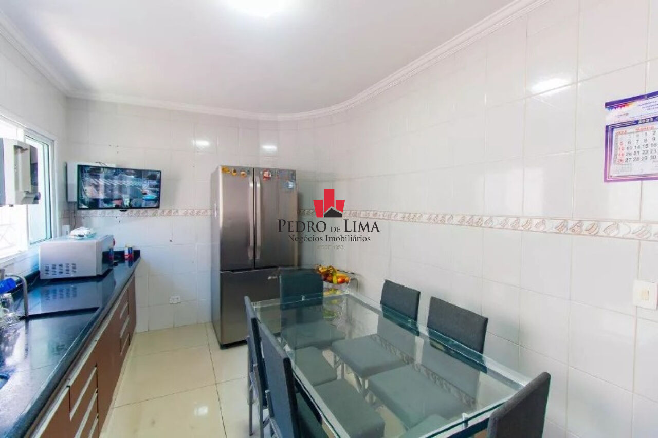 Sobrado na Vila Diva com 5 dormitórios (3 suítes), quintal com piscina e 5 vagas 