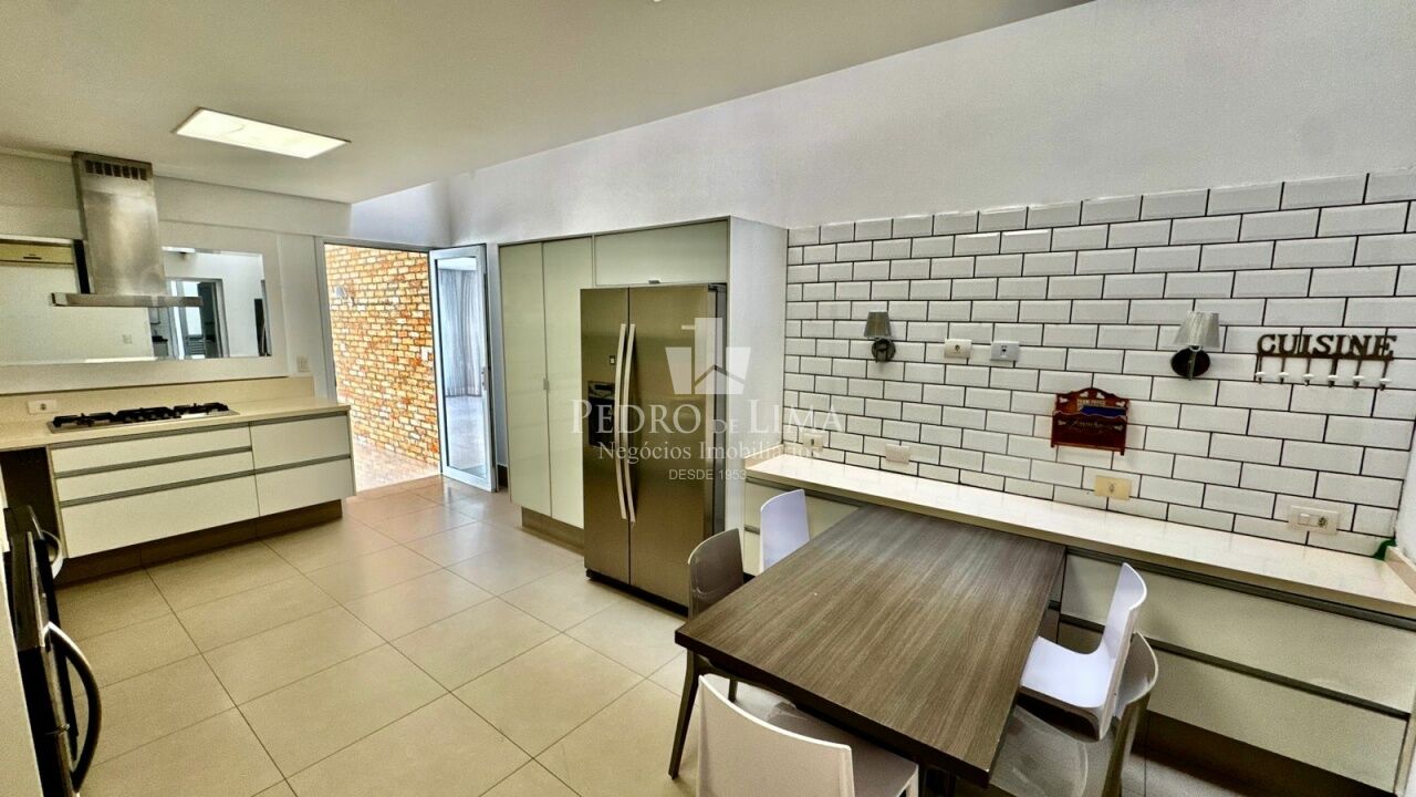 Casa Alto Padrão, com piscina, 4 suítes e 4 vagas na Mooca.