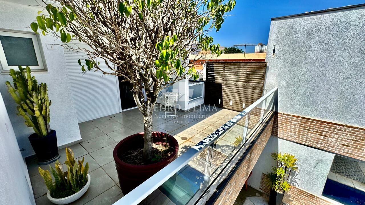 Casa Alto Padrão, com piscina, 4 suítes e 4 vagas na Mooca.