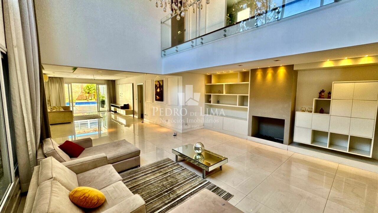 Casa Alto Padrão, com piscina, 4 suítes e 4 vagas na Mooca.