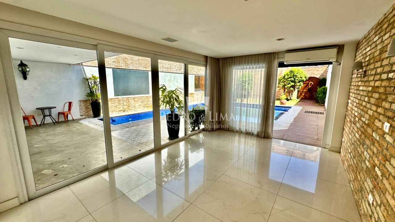 Casa Alto Padrão, com piscina, 4 suítes e 4 vagas na Mooca.