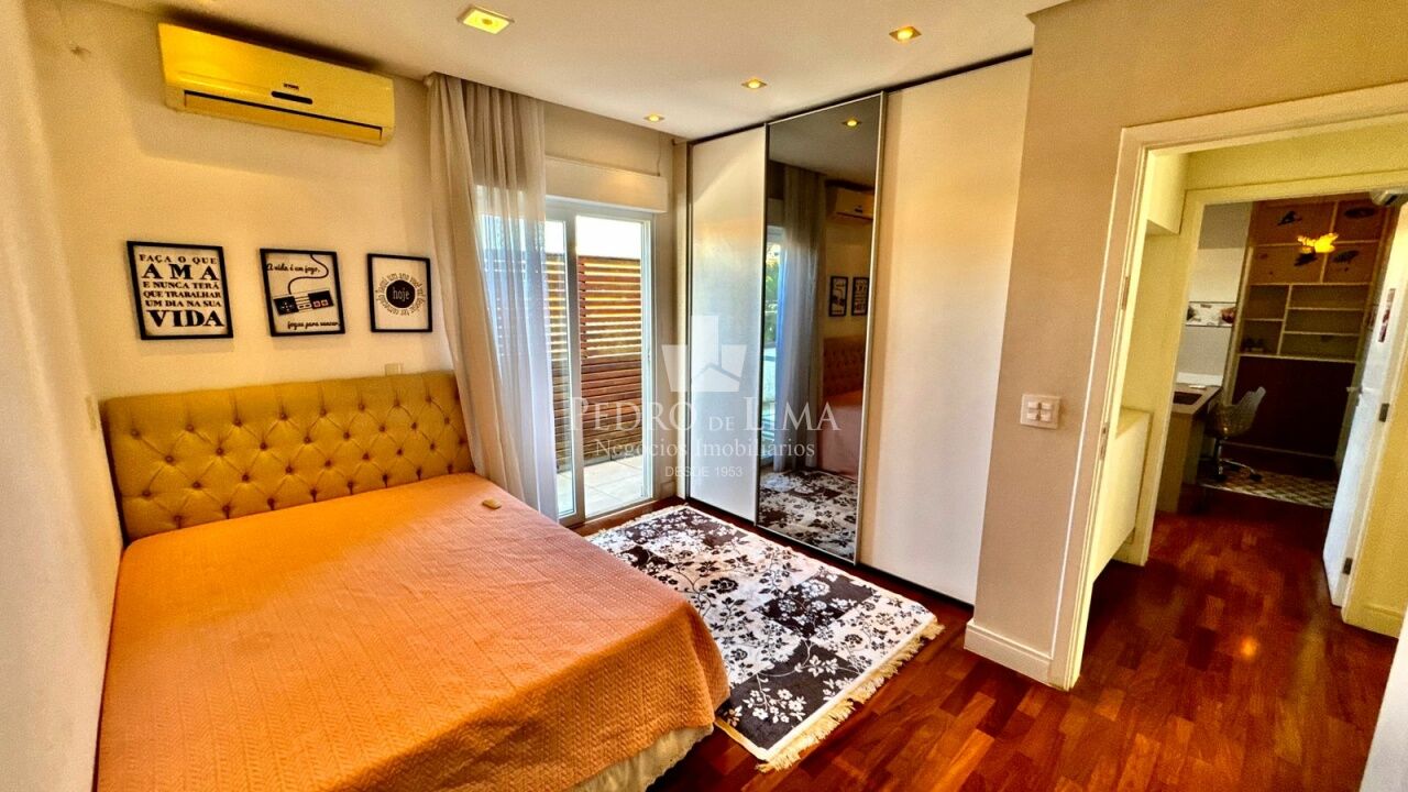 Casa Alto Padrão, com piscina, 4 suítes e 4 vagas na Mooca.